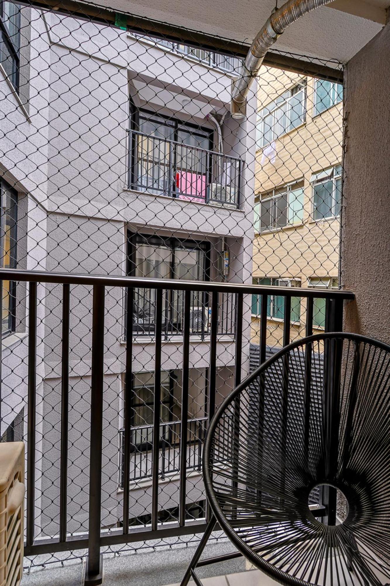 Completo C Wi-fi E Varanda No Centro Apartamento